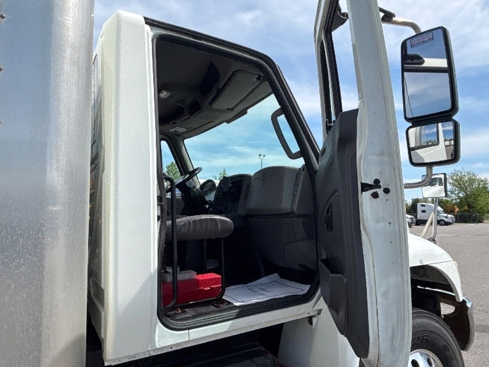 Medium Duty Box Truck-Light and Medium Duty Trucks-International-2019-4300-Mississauga-ON-557,595\n\t\tkm-$ 23,500 - Image 20