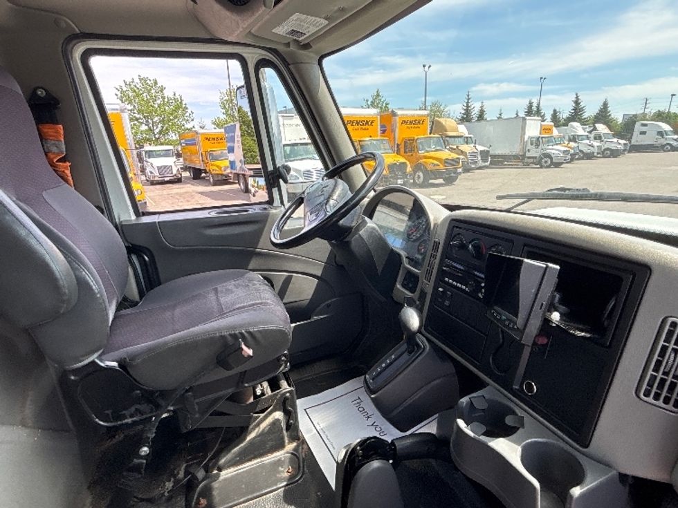 Medium Duty Box Truck-Light and Medium Duty Trucks-International-2019-4300-Mississauga-ON-557,595\n\t\tkm-$ 23,500 - Image 22