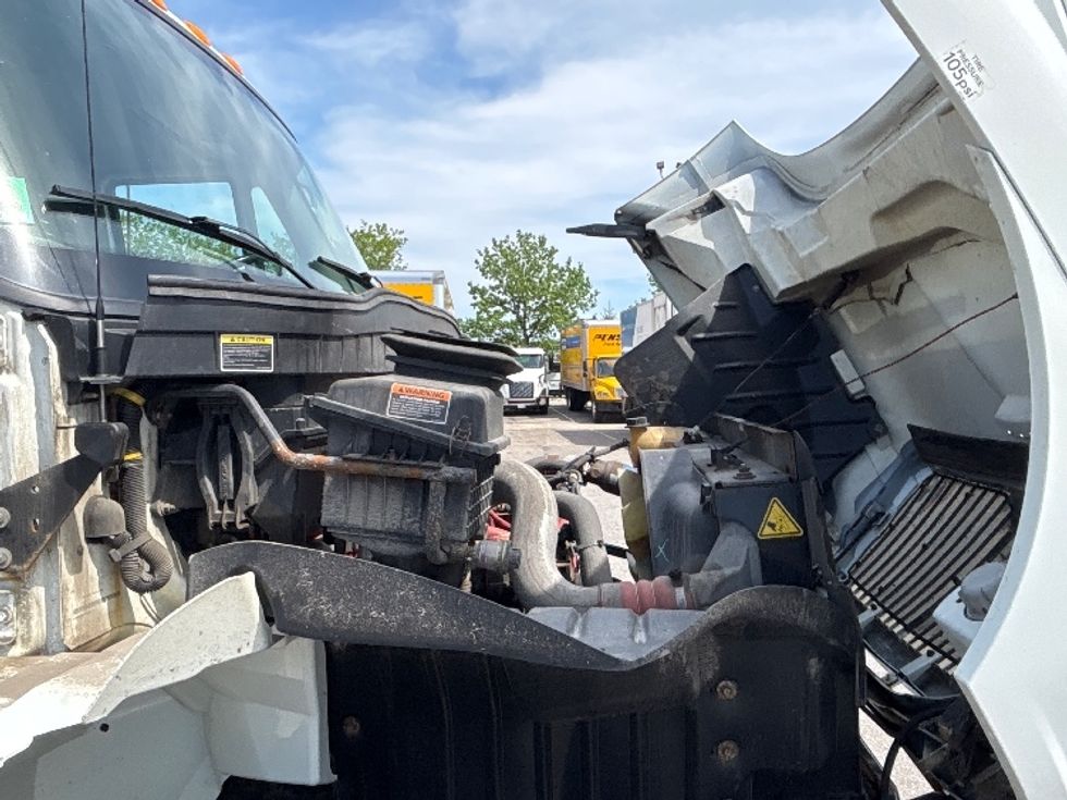 Medium Duty Box Truck-Light and Medium Duty Trucks-International-2019-4300-Mississauga-ON-557,595\n\t\tkm-$ 23,500 - Image 23