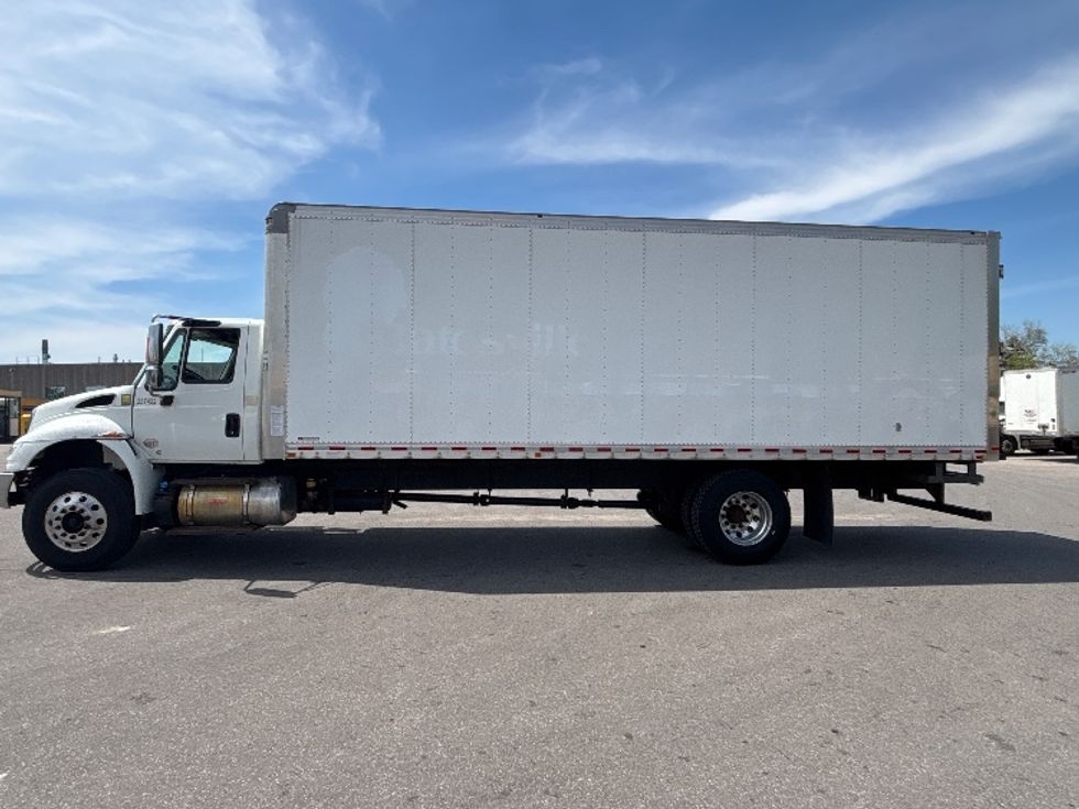 Medium Duty Box Truck-Light and Medium Duty Trucks-International-2019-4300-Mississauga-ON-557,595\n\t\tkm-$ 23,500 - Image 4