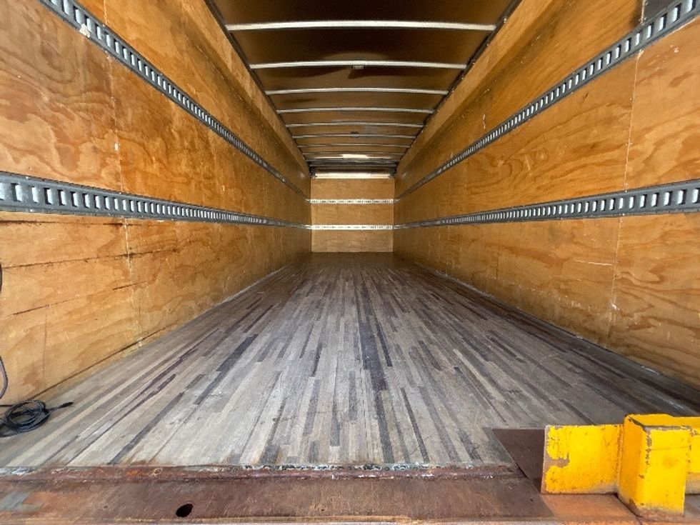 Medium Duty Box Truck-Light and Medium Duty Trucks-International-2019-4300-Mississauga-ON-557,595\n\t\tkm-$ 23,500 - Image 7