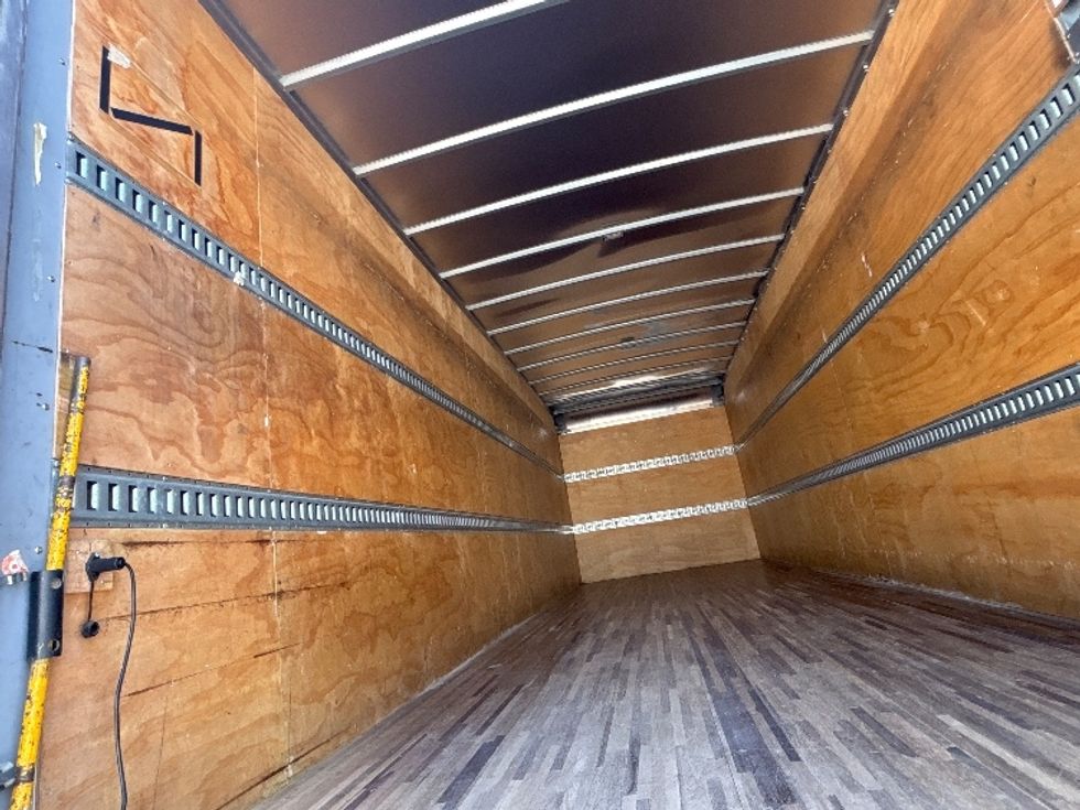 Medium Duty Box Truck-Light and Medium Duty Trucks-International-2019-4300-Mississauga-ON-557,595\n\t\tkm-$ 23,500 - Image 8