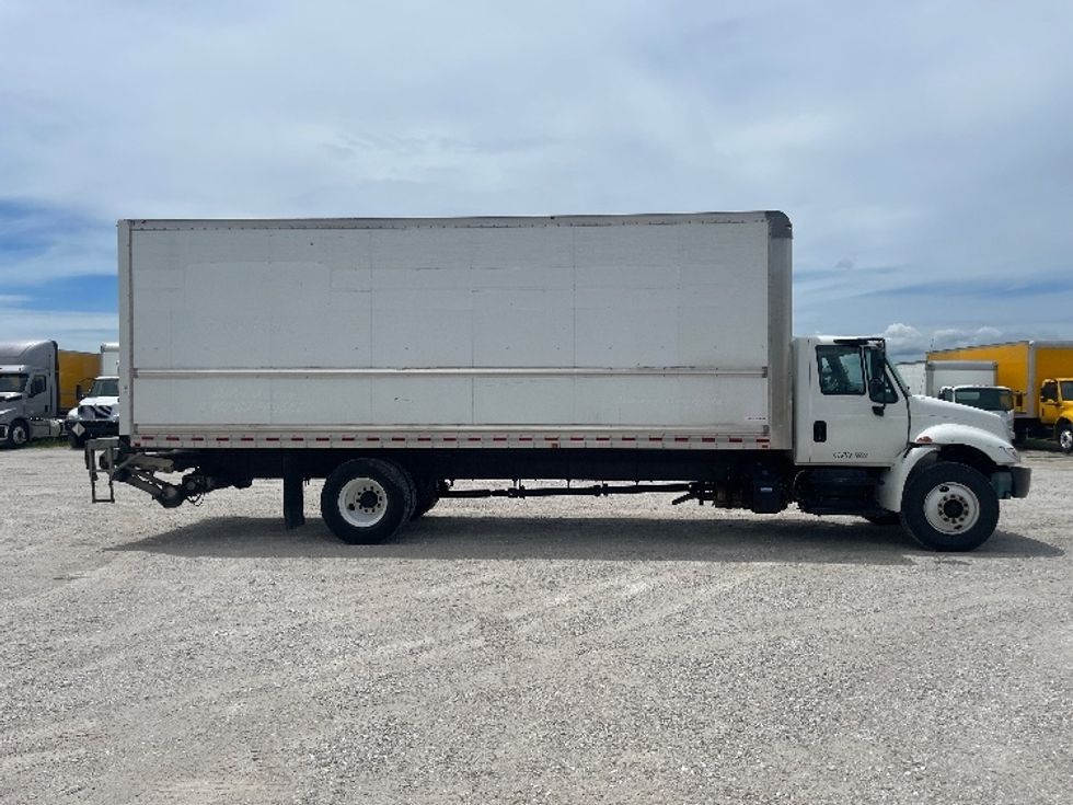 Medium Duty Box Truck-Light and Medium Duty Trucks-International-2019-4300-Moberly-MO-168,310\n\t\tmiles-$ 44,750 - Image 15