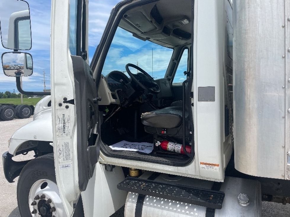 Medium Duty Box Truck-Light and Medium Duty Trucks-International-2019-4300-Moberly-MO-168,310\n\t\tmiles-$ 44,750 - Image 16