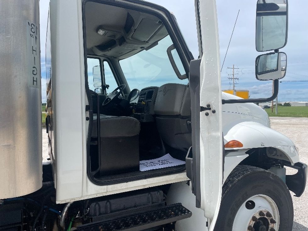 Medium Duty Box Truck-Light and Medium Duty Trucks-International-2019-4300-Moberly-MO-168,310\n\t\tmiles-$ 44,750 - Image 20