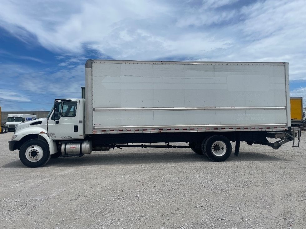Medium Duty Box Truck-Light and Medium Duty Trucks-International-2019-4300-Moberly-MO-168,310\n\t\tmiles-$ 44,750 - Image 4