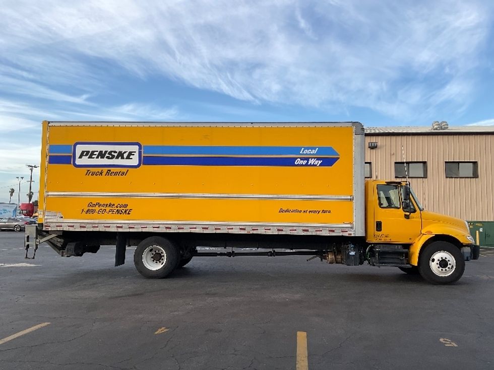 Medium Duty Box Truck-Light and Medium Duty Trucks-International-2019-4300-Montebello-CA-189,010\n\t\tmiles-$ 46,250 - Image 15