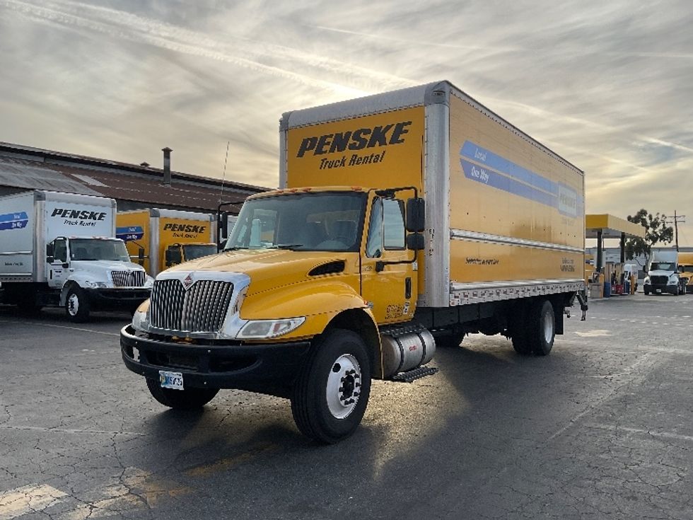 Medium Duty Box Truck-Light and Medium Duty Trucks-International-2019-4300-Montebello-CA-189,010\n\t\tmiles-$ 46,250 - Image 3