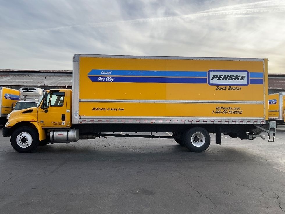 Medium Duty Box Truck-Light and Medium Duty Trucks-International-2019-4300-Montebello-CA-189,010\n\t\tmiles-$ 46,250 - Image 4