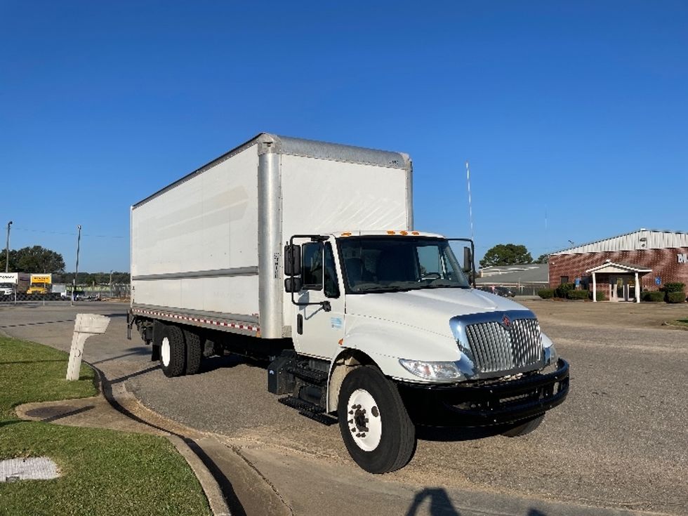 Medium Duty Box Truck-Light and Medium Duty Trucks-International-2019-4300-Montgomery-AL-359,486\n\t\tmiles-$ 21,250 - Image 1