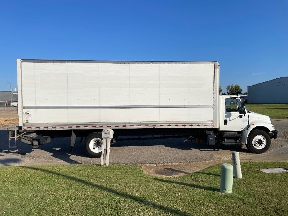 Medium Duty Box Truck-Light and Medium Duty Trucks-International-2019-4300-Montgomery-AL-359,486\n\t\tmiles-$ 21,250 - Image 15