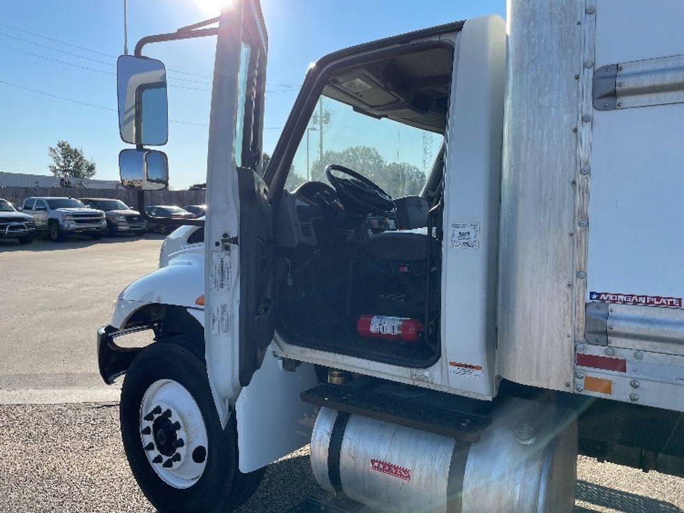 Medium Duty Box Truck-Light and Medium Duty Trucks-International-2019-4300-Montgomery-AL-359,486\n\t\tmiles-$ 21,250 - Image 16
