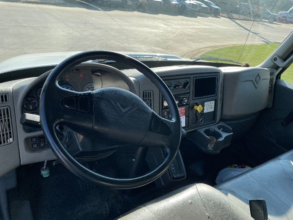 Medium Duty Box Truck-Light and Medium Duty Trucks-International-2019-4300-Montgomery-AL-359,486\n\t\tmiles-$ 21,250 - Image 17