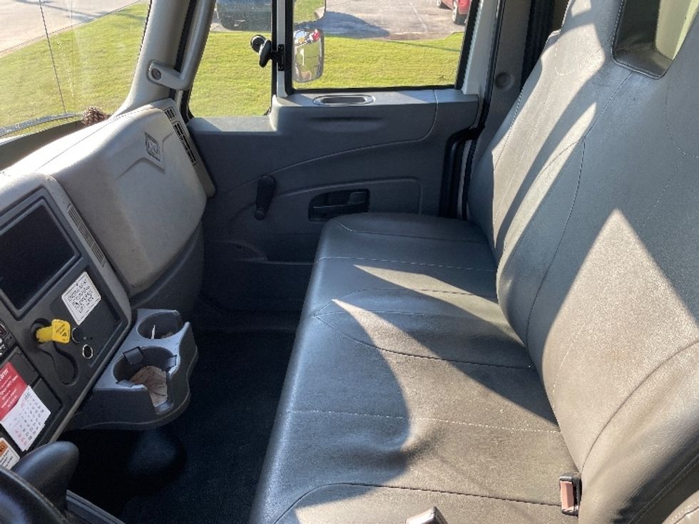Medium Duty Box Truck-Light and Medium Duty Trucks-International-2019-4300-Montgomery-AL-359,486\n\t\tmiles-$ 21,250 - Image 19