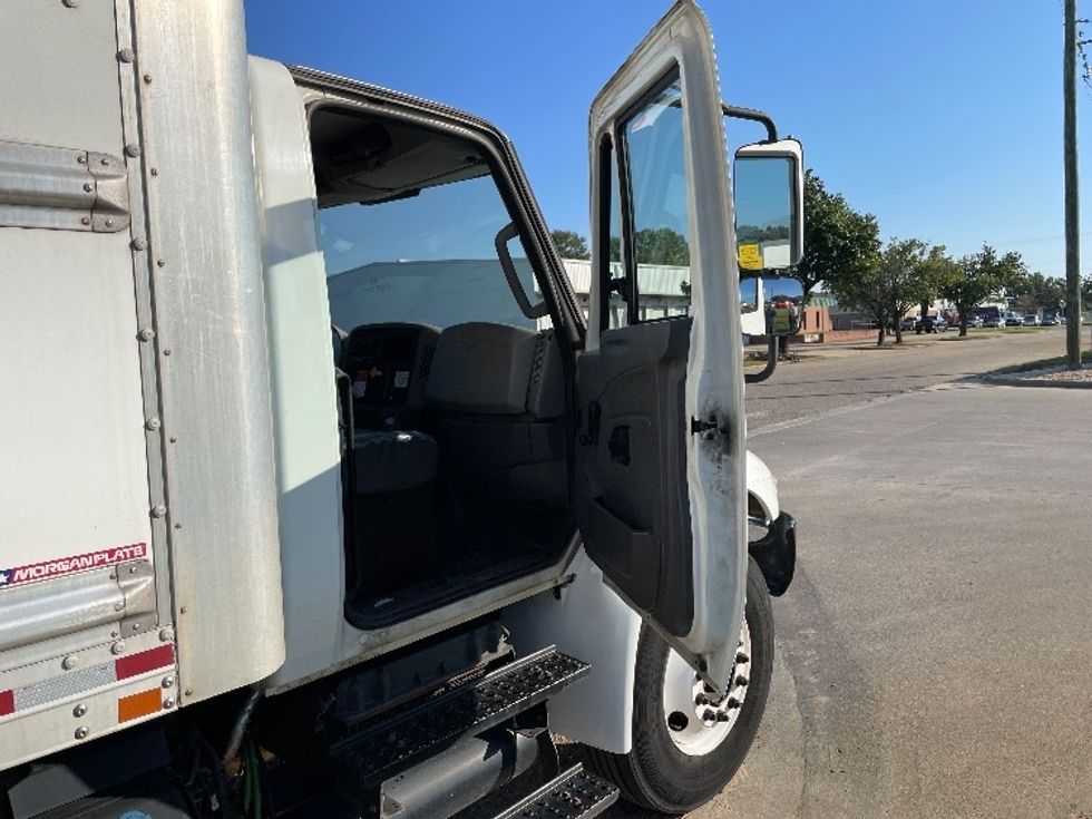 Medium Duty Box Truck-Light and Medium Duty Trucks-International-2019-4300-Montgomery-AL-359,486\n\t\tmiles-$ 21,250 - Image 20