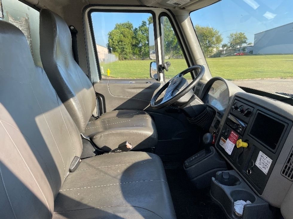 Medium Duty Box Truck-Light and Medium Duty Trucks-International-2019-4300-Montgomery-AL-359,486\n\t\tmiles-$ 21,250 - Image 22