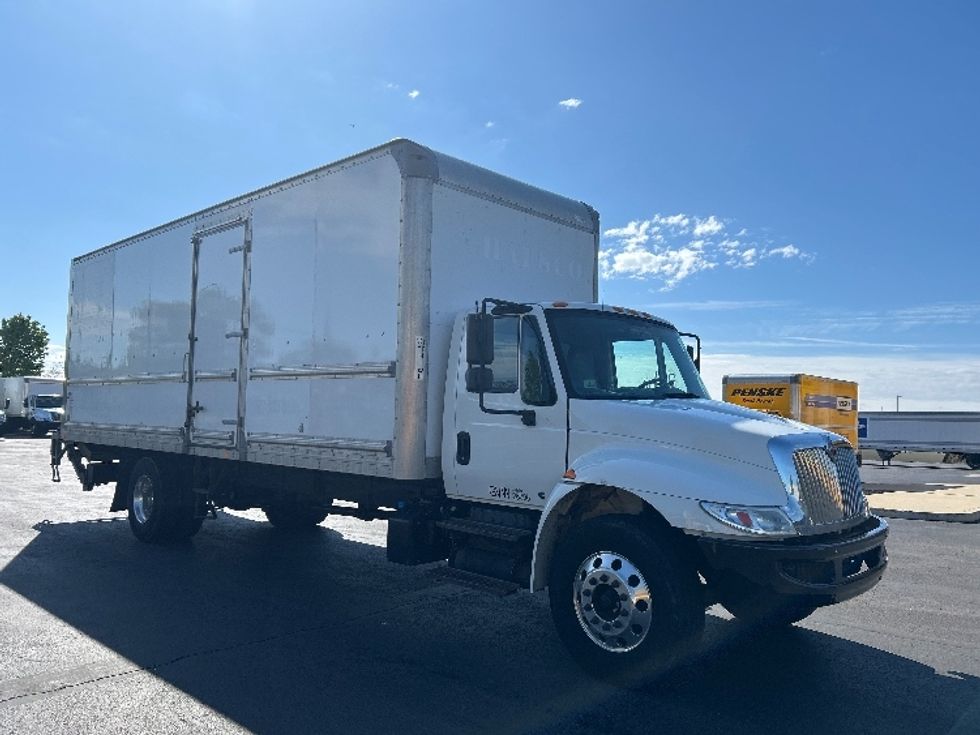 Medium Duty Box Truck-Light and Medium Duty Trucks-International-2019-4300-Montgomery-NY-214,544\n\t\tmiles-$ 40,250 - Image 1