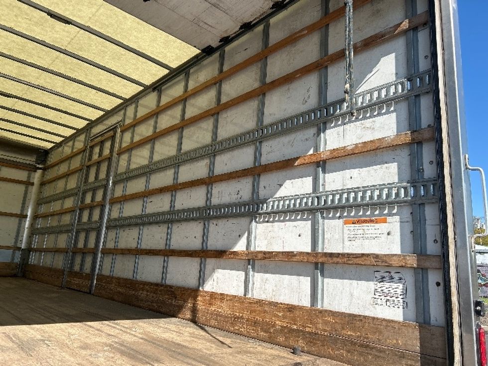 Medium Duty Box Truck-Light and Medium Duty Trucks-International-2019-4300-Montgomery-NY-214,544\n\t\tmiles-$ 40,250 - Image 12