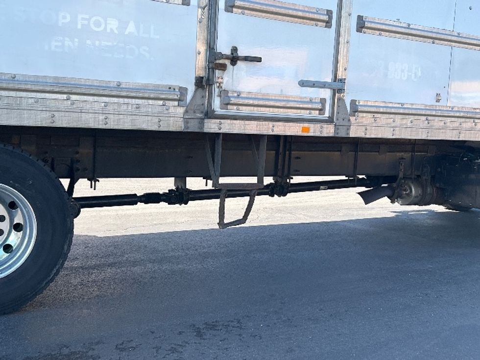 Medium Duty Box Truck-Light and Medium Duty Trucks-International-2019-4300-Montgomery-NY-214,544\n\t\tmiles-$ 40,250 - Image 14