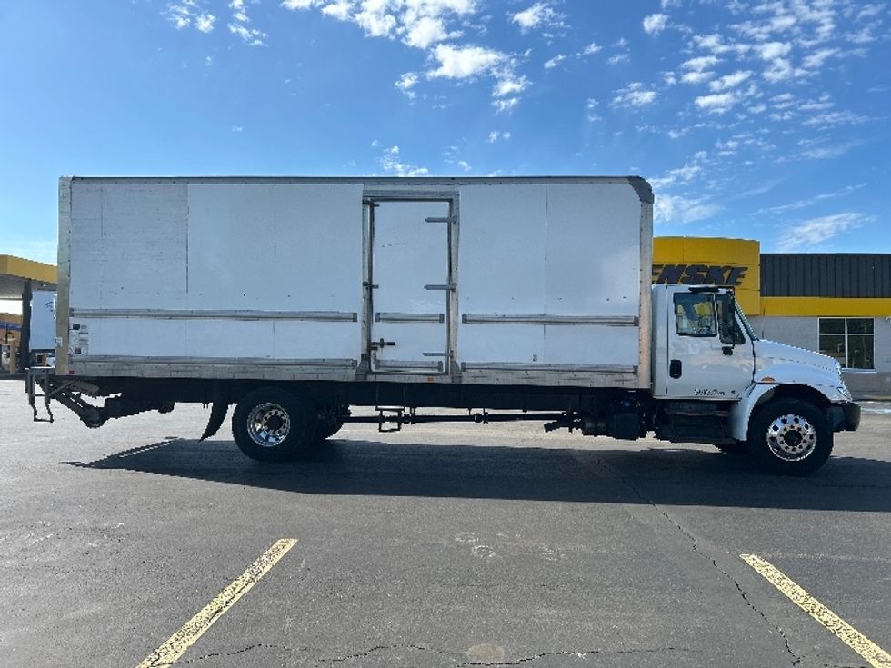 Medium Duty Box Truck-Light and Medium Duty Trucks-International-2019-4300-Montgomery-NY-214,544\n\t\tmiles-$ 40,250 - Image 15