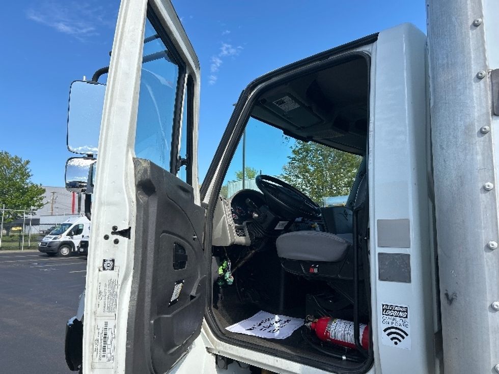 Medium Duty Box Truck-Light and Medium Duty Trucks-International-2019-4300-Montgomery-NY-214,544\n\t\tmiles-$ 40,250 - Image 16