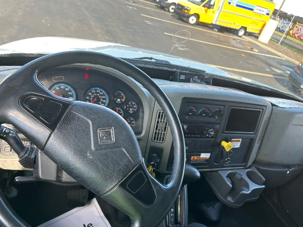 Medium Duty Box Truck-Light and Medium Duty Trucks-International-2019-4300-Montgomery-NY-214,544\n\t\tmiles-$ 40,250 - Image 18