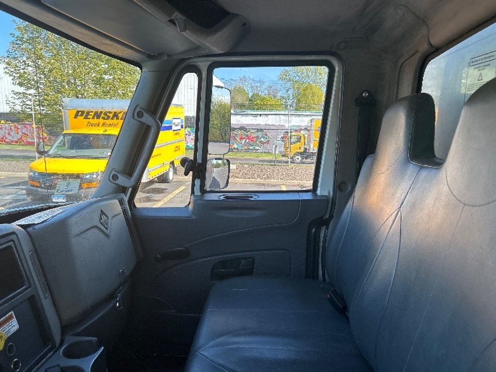 Medium Duty Box Truck-Light and Medium Duty Trucks-International-2019-4300-Montgomery-NY-214,544\n\t\tmiles-$ 40,250 - Image 19
