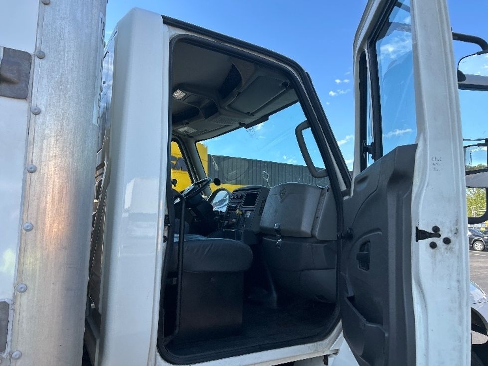 Medium Duty Box Truck-Light and Medium Duty Trucks-International-2019-4300-Montgomery-NY-214,544\n\t\tmiles-$ 40,250 - Image 20