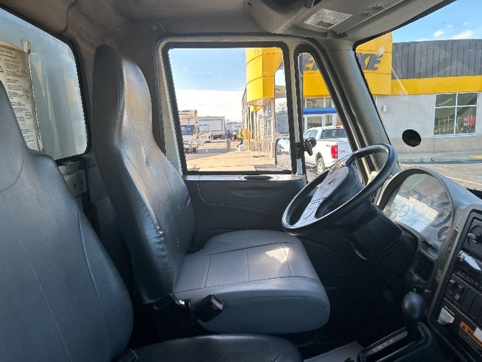 Medium Duty Box Truck-Light and Medium Duty Trucks-International-2019-4300-Montgomery-NY-214,544\n\t\tmiles-$ 40,250 - Image 22