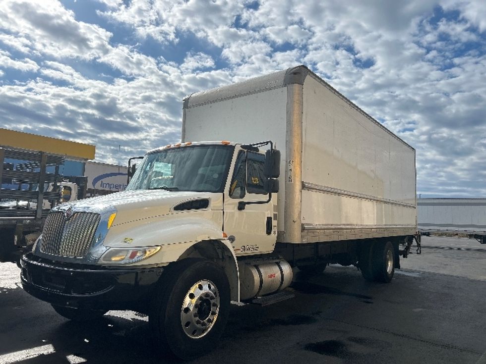 Medium Duty Box Truck-Light and Medium Duty Trucks-International-2019-4300-Montgomery-NY-214,544\n\t\tmiles-$ 40,250 - Image 3