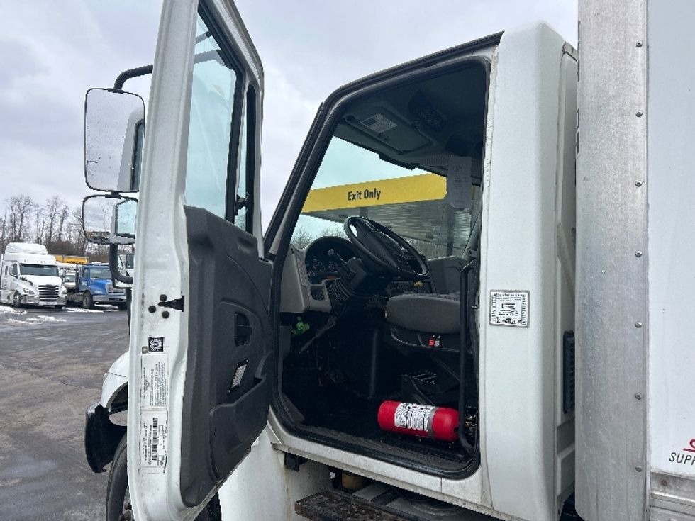 Medium Duty Box Truck-Light and Medium Duty Trucks-International-2019-4300-Mount Pleasant-PA-180,935\n\t\tmiles-$ 39,250 - Image 16