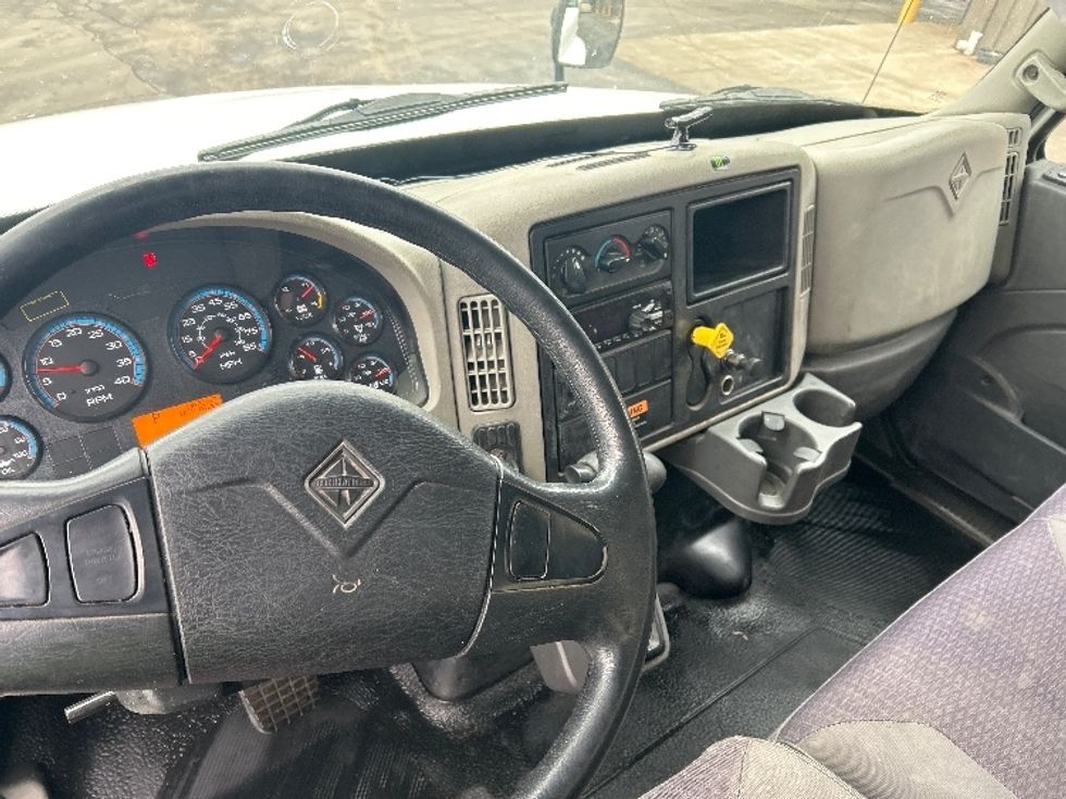 Medium Duty Box Truck-Light and Medium Duty Trucks-International-2019-4300-Mount Pleasant-PA-180,935\n\t\tmiles-$ 39,250 - Image 17