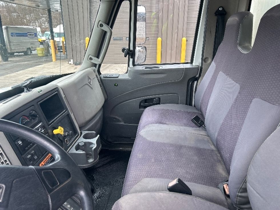 Medium Duty Box Truck-Light and Medium Duty Trucks-International-2019-4300-Mount Pleasant-PA-180,935\n\t\tmiles-$ 39,250 - Image 19