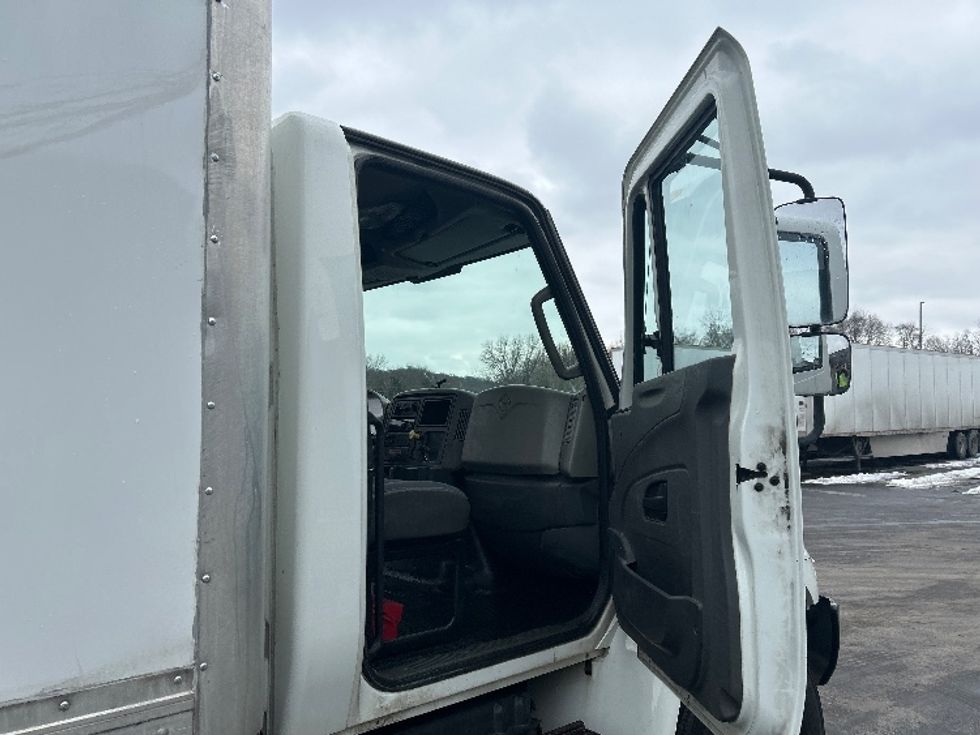 Medium Duty Box Truck-Light and Medium Duty Trucks-International-2019-4300-Mount Pleasant-PA-180,935\n\t\tmiles-$ 39,250 - Image 20