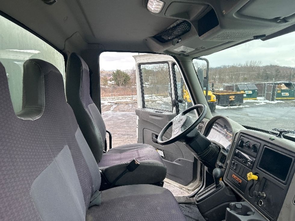 Medium Duty Box Truck-Light and Medium Duty Trucks-International-2019-4300-Mount Pleasant-PA-180,935\n\t\tmiles-$ 39,250 - Image 22