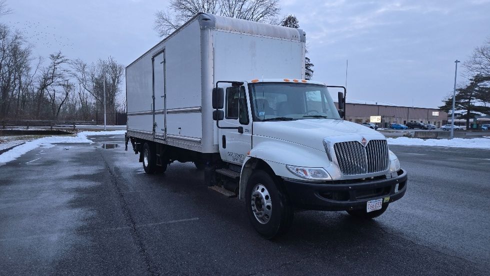 Medium Duty Box Truck-Light and Medium Duty Trucks-International-2019-4300-New Bedford-MA-131,964\n\t\tmiles-$ 44,000 - Image 1