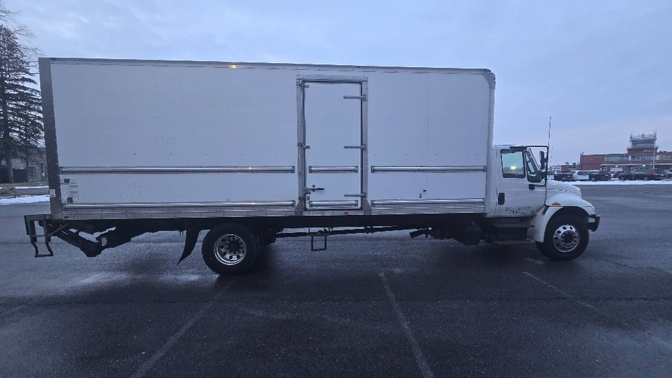 Medium Duty Box Truck-Light and Medium Duty Trucks-International-2019-4300-New Bedford-MA-131,964\n\t\tmiles-$ 44,000 - Image 15