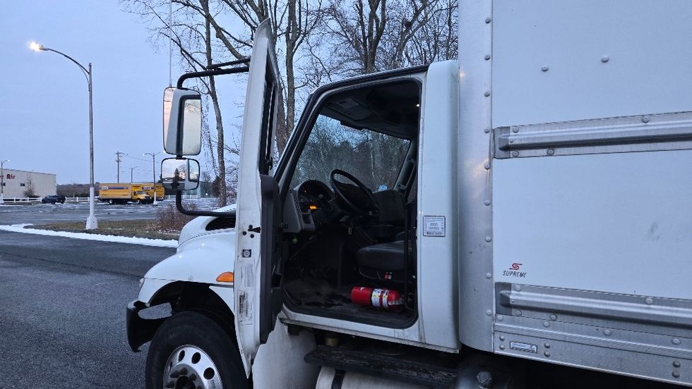 Medium Duty Box Truck-Light and Medium Duty Trucks-International-2019-4300-New Bedford-MA-131,964\n\t\tmiles-$ 44,000 - Image 16