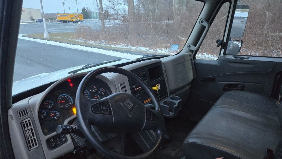 Medium Duty Box Truck-Light and Medium Duty Trucks-International-2019-4300-New Bedford-MA-131,964\n\t\tmiles-$ 44,000 - Image 17