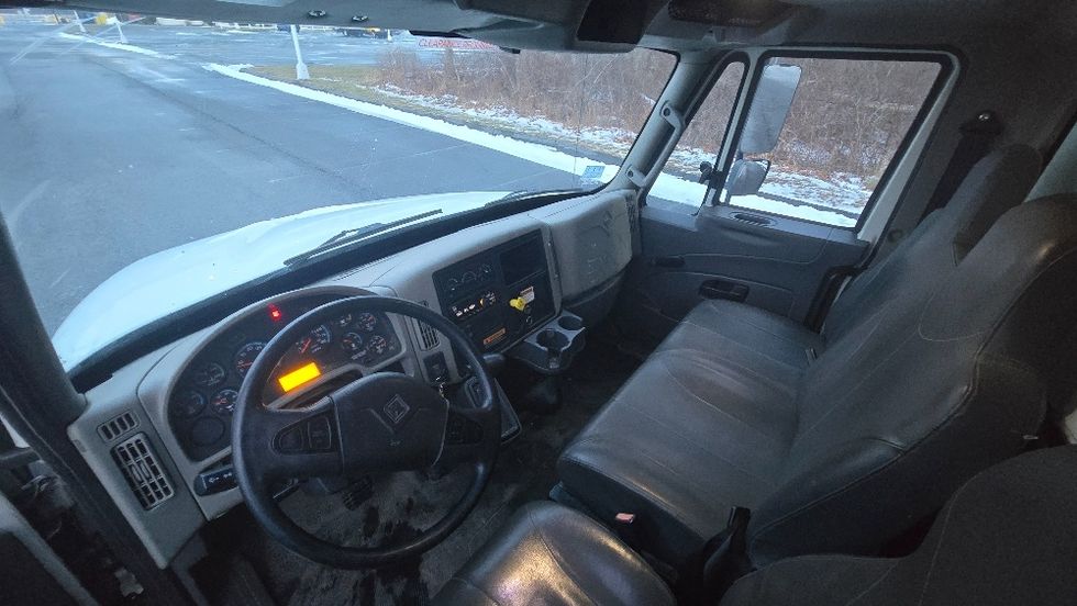 Medium Duty Box Truck-Light and Medium Duty Trucks-International-2019-4300-New Bedford-MA-131,964\n\t\tmiles-$ 44,000 - Image 18