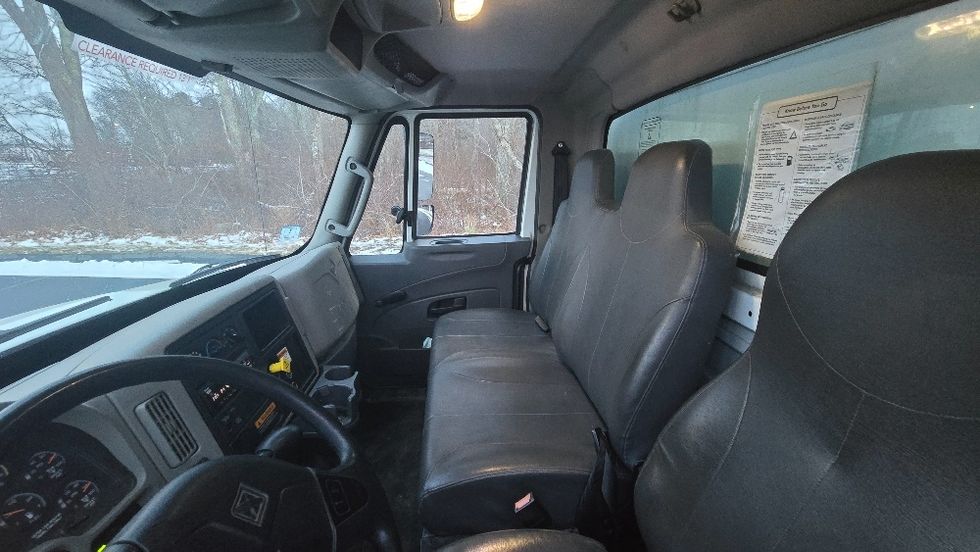 Medium Duty Box Truck-Light and Medium Duty Trucks-International-2019-4300-New Bedford-MA-131,964\n\t\tmiles-$ 44,000 - Image 19