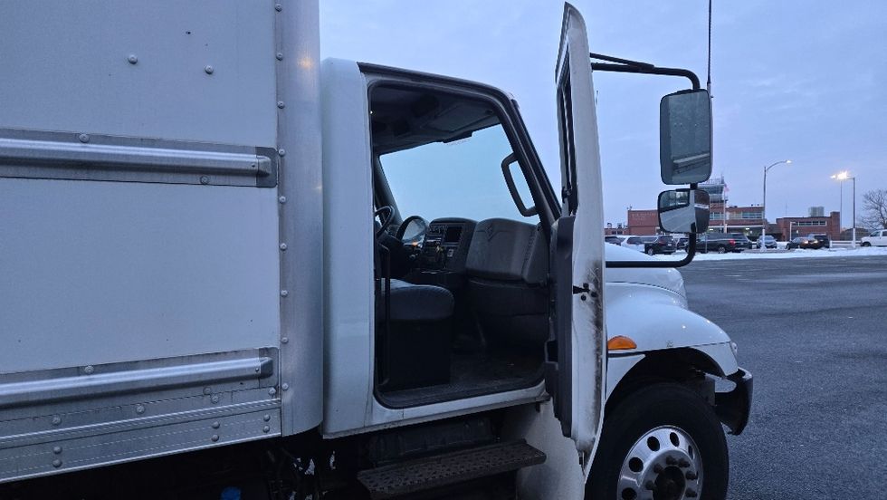 Medium Duty Box Truck-Light and Medium Duty Trucks-International-2019-4300-New Bedford-MA-131,964\n\t\tmiles-$ 44,000 - Image 20