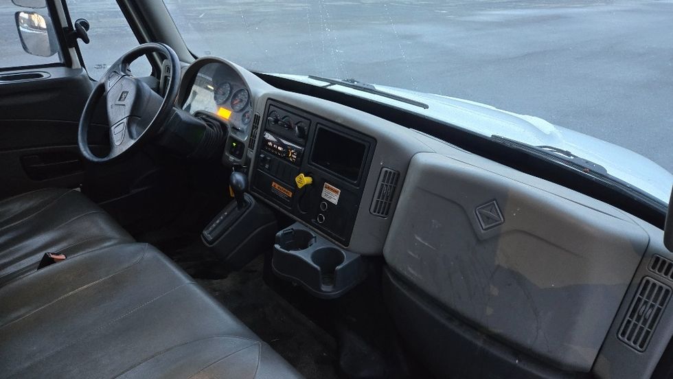 Medium Duty Box Truck-Light and Medium Duty Trucks-International-2019-4300-New Bedford-MA-131,964\n\t\tmiles-$ 44,000 - Image 21