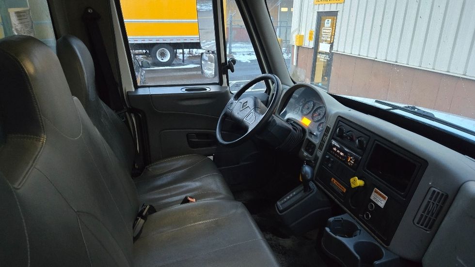 Medium Duty Box Truck-Light and Medium Duty Trucks-International-2019-4300-New Bedford-MA-131,964\n\t\tmiles-$ 44,000 - Image 22
