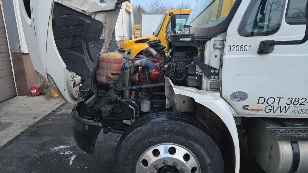 Medium Duty Box Truck-Light and Medium Duty Trucks-International-2019-4300-New Bedford-MA-131,964\n\t\tmiles-$ 44,000 - Image 24