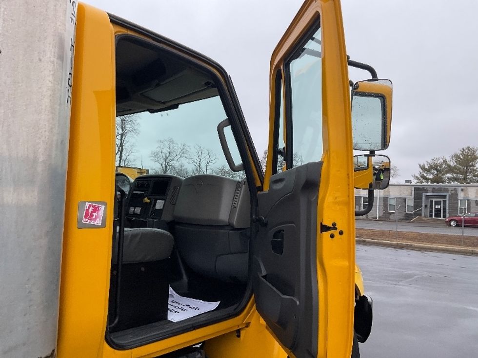 Medium Duty Box Truck-Light and Medium Duty Trucks-International-2019-4300-New Castle-DE-206,743\n\t\tmiles-$ 29,500 - Image 20