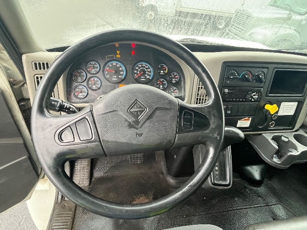 Medium Duty Box Truck-Light and Medium Duty Trucks-International-2019-4300-North Bergen-NJ-112,568\n\t\tmiles-$ 48,500 - Image 18