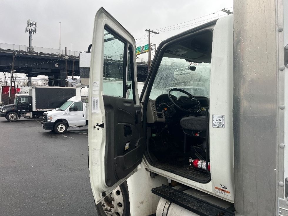 Medium Duty Box Truck-Light and Medium Duty Trucks-International-2019-4300-North Bergen-NJ-112,568\n\t\tmiles-$ 48,500 - Image 16
