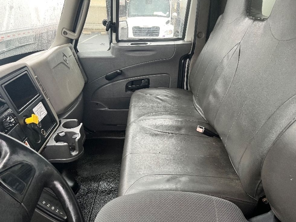 Medium Duty Box Truck-Light and Medium Duty Trucks-International-2019-4300-North Bergen-NJ-112,568\n\t\tmiles-$ 48,500 - Image 19