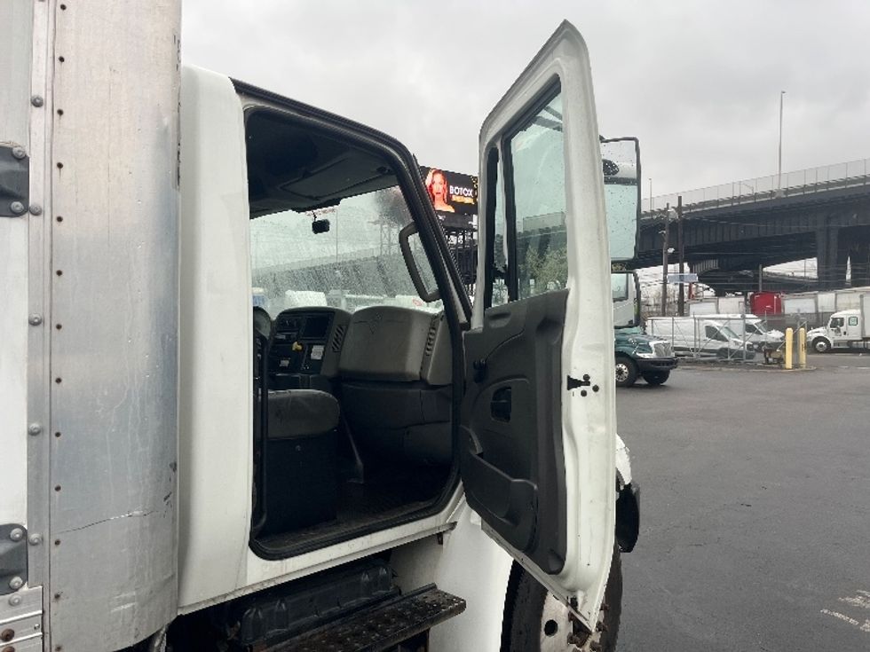 Medium Duty Box Truck-Light and Medium Duty Trucks-International-2019-4300-North Bergen-NJ-112,568\n\t\tmiles-$ 48,500 - Image 20